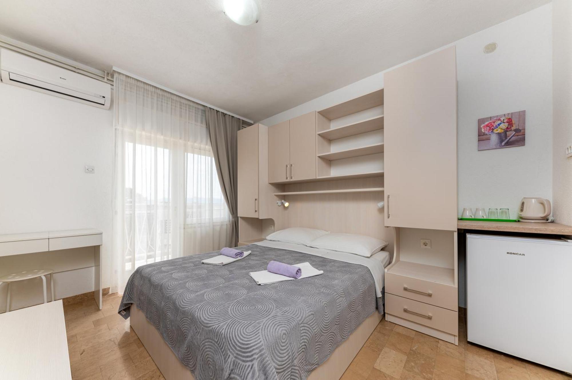 Bed And Breakfast Ivona Baska Voda Room photo