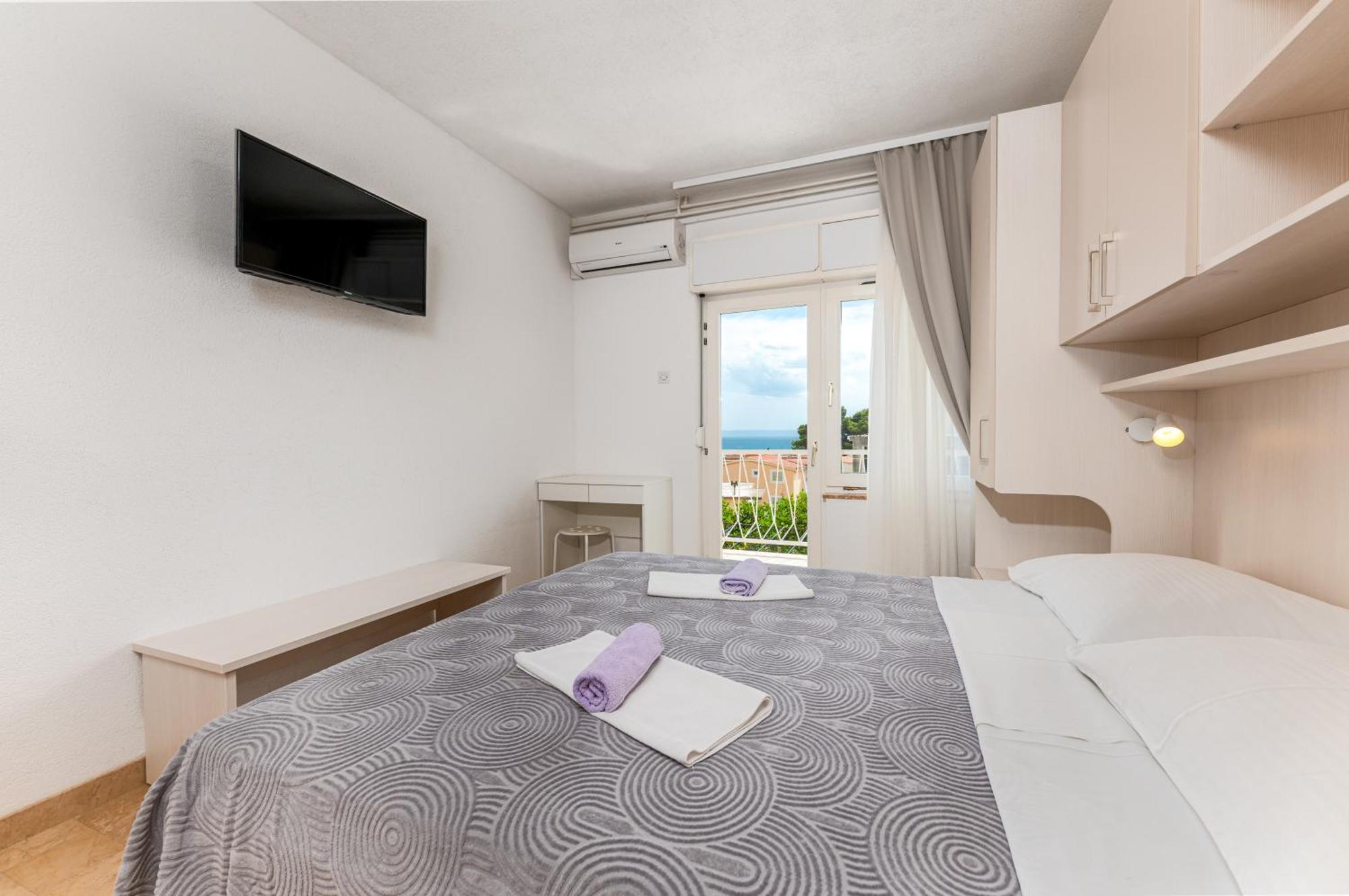 Bed And Breakfast Ivona Baska Voda Room photo