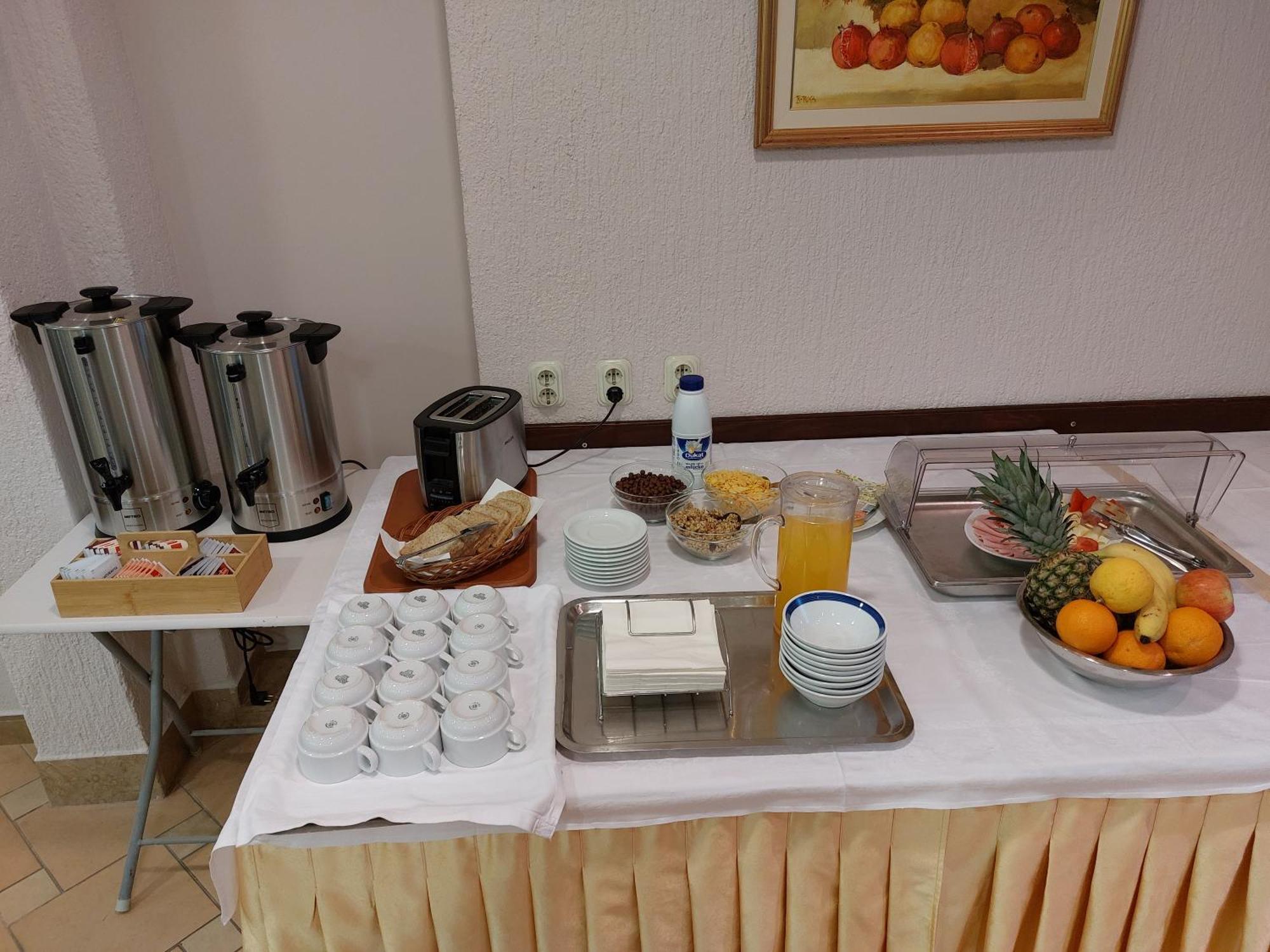 Bed And Breakfast Ivona Baska Voda Exterior photo