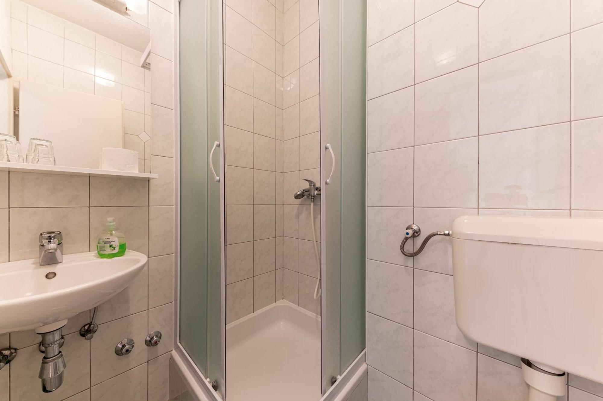 Bed And Breakfast Ivona Baska Voda Room photo