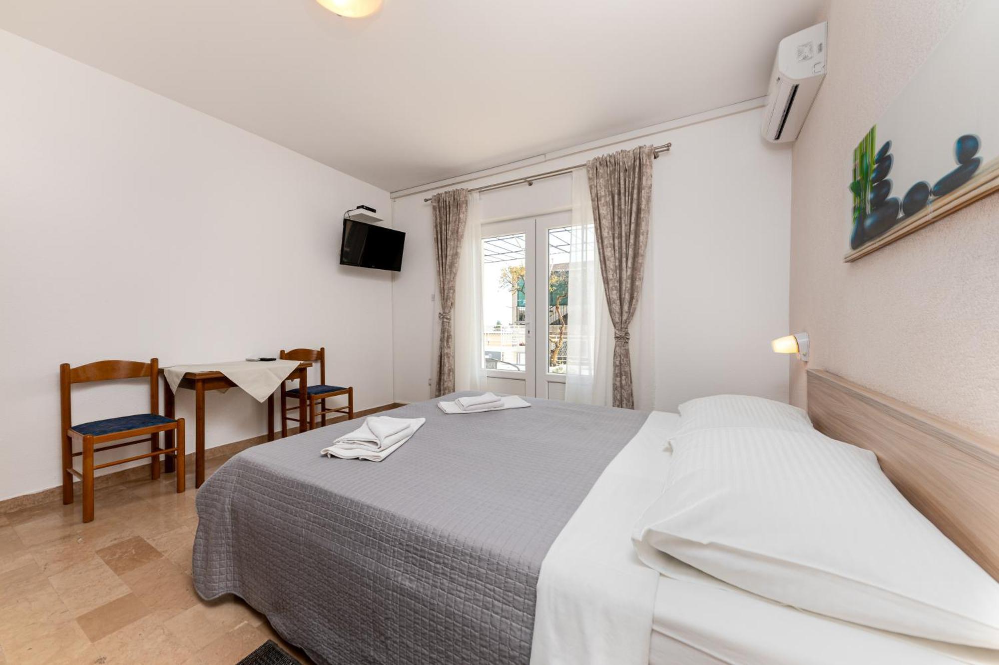 Bed And Breakfast Ivona Baska Voda Room photo