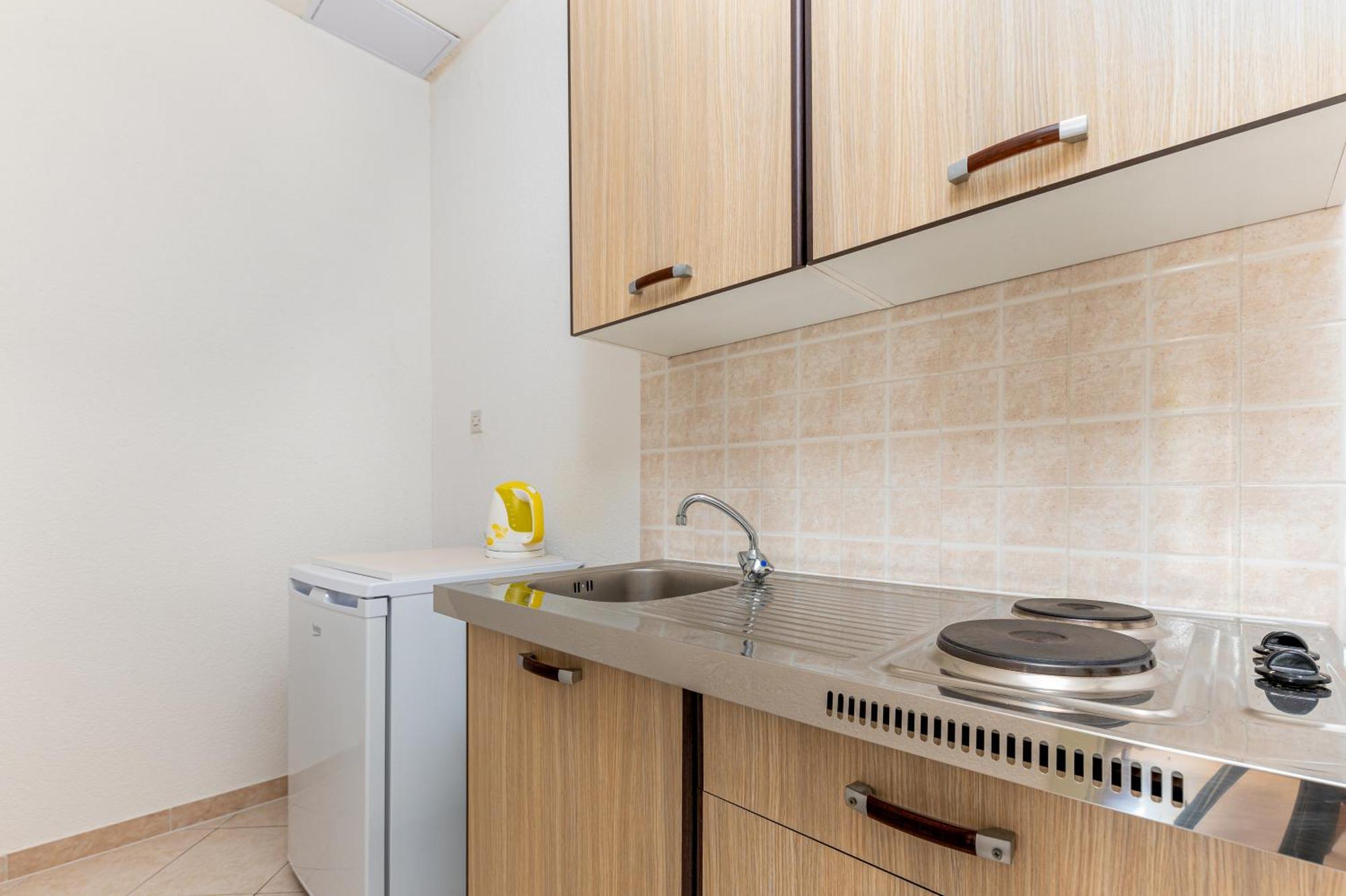Bed And Breakfast Ivona Baska Voda Room photo